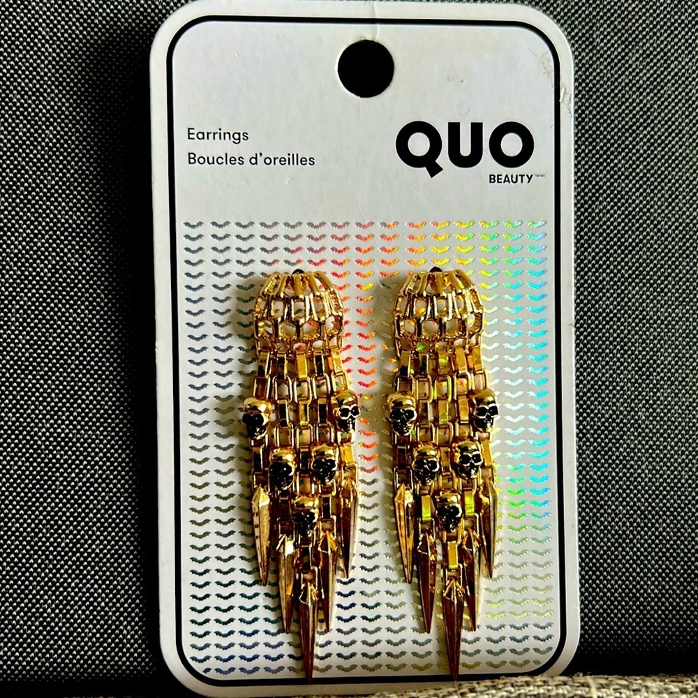 BNWT Quo Skull Dangle Gold Tone Earrings Halloween
